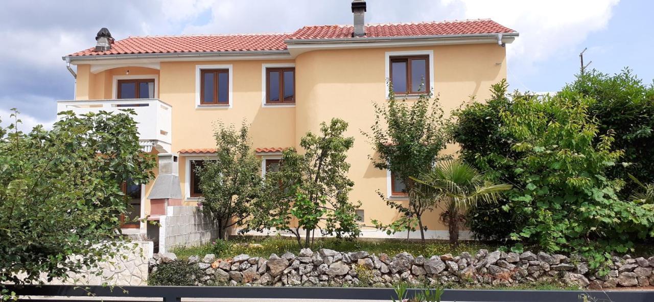 Apartment Apartman Paola *